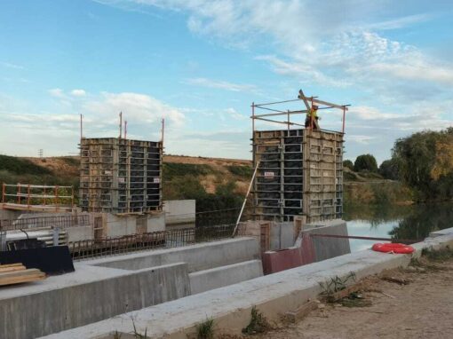 Ejecución de pilares para tajaderas en el Canal Imperial de Aragón